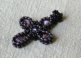 Kereszt csiszolt gy�ngy�kkel